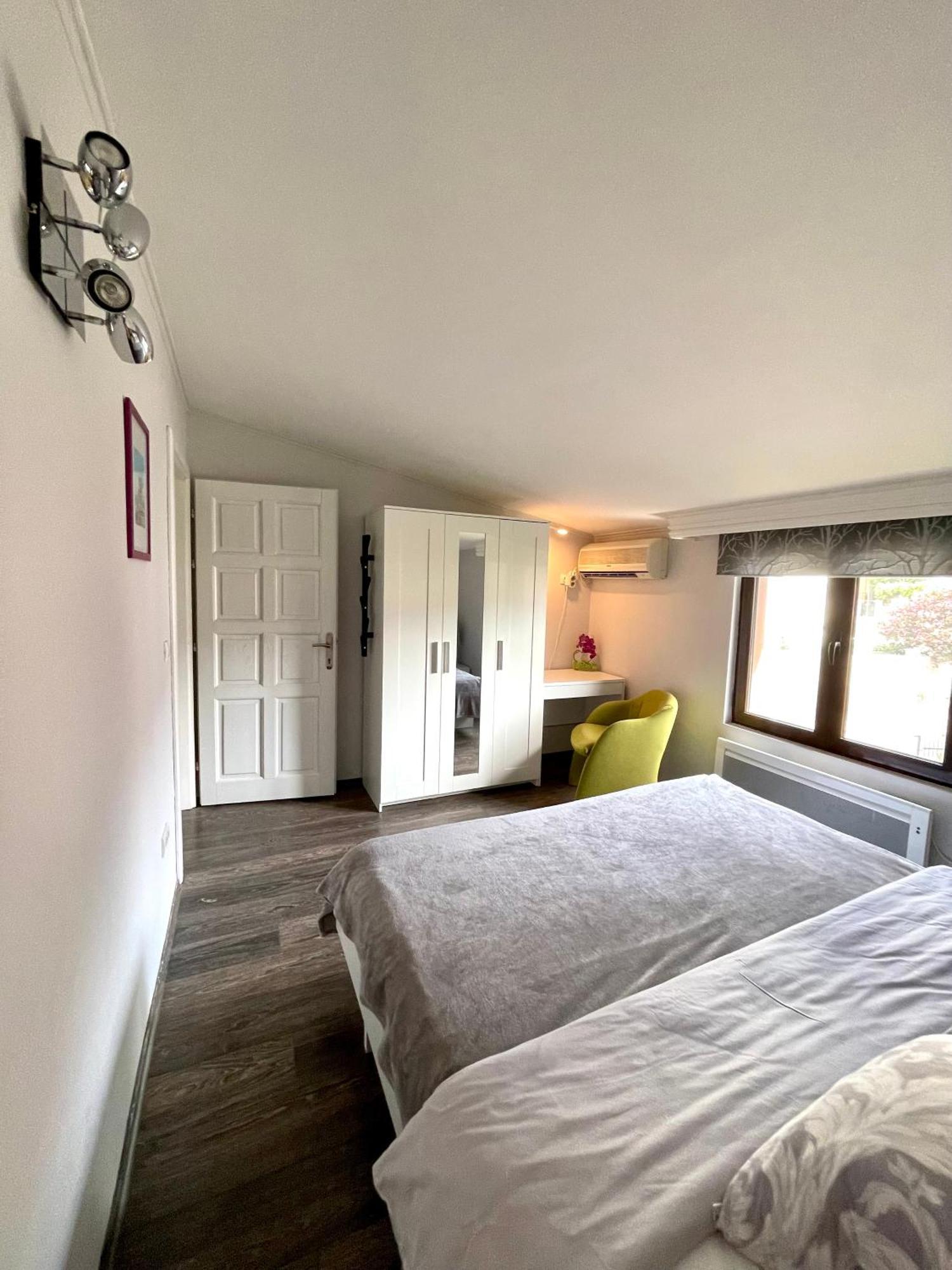 Holiday Home Barska Vila Esterno foto
